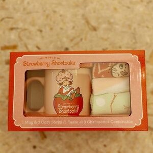 New Strawberry Shortcake Mug and 3 Pairs Cozy Socks Set 14oz Cup
